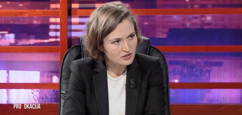 Ministrja e Arsimit: Nxënësit më të dobët ndjekin studimet për mësuesi