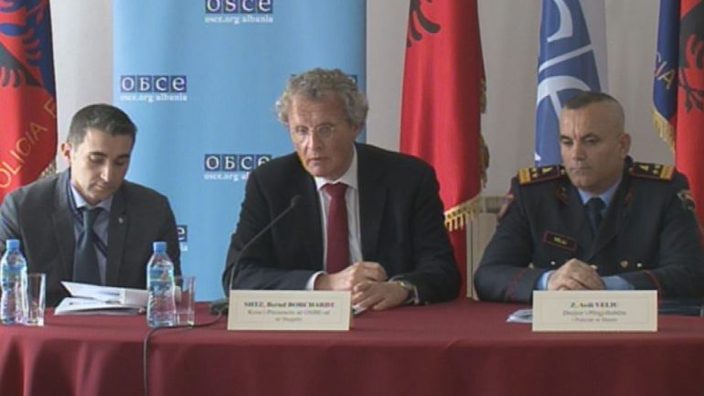 Policia në trajnim për zgjedhjet, ambasadori i OSBE-së: Garantoni se vota vlen
