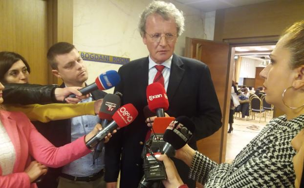 A do njhen zgjedhjet lokale nëse opozita bojkoton? Flet ambasadori i OSBE