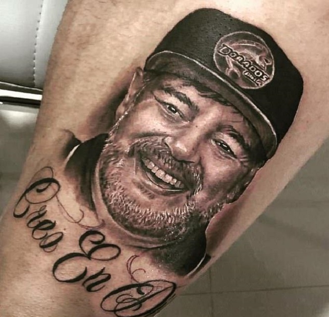 Çmenduria: Futbollisti argjentinas bën tatuazh legjendën Maradona