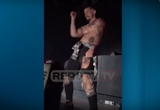 Si u ‘harbuan’ vajzat dhe gratë për 8 Mars nën kërcimet HOT të meshkujve (VIDEO)