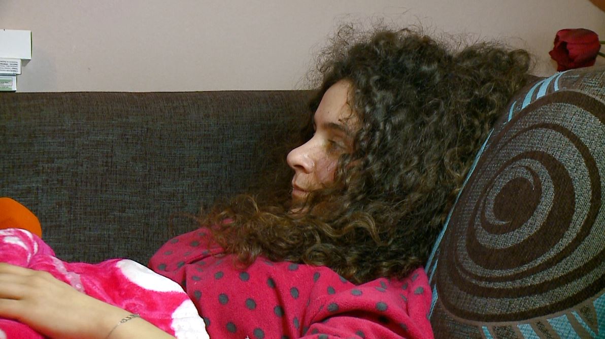 Punëtorja që u rrëzua nga ashensori: Më rritën moshën që…