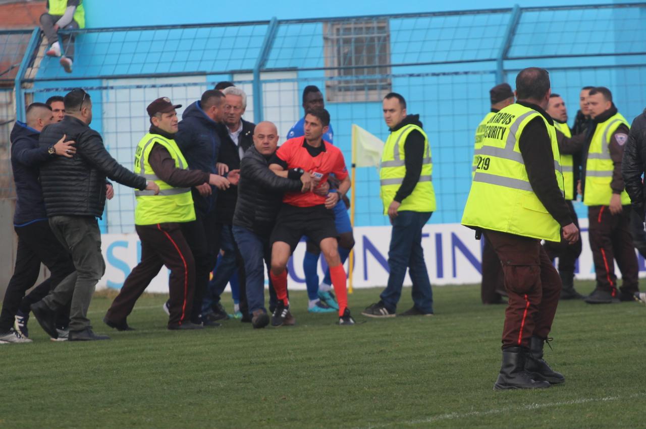 Dhuna në stadium, FSHF përjashton Kamzën nga kampionati