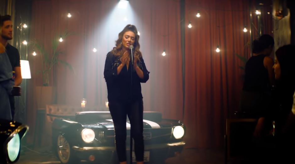 Preket zemra e Elvana Gjatës, sjell “Pa dashuri” (VIDEO)