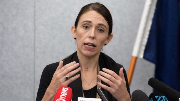 Qeveria ashpërson ligjet për armët pas masakrës në Zelandën e Re