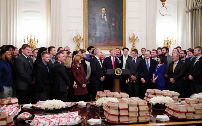 Trump pret sërish sportistët në Shtëpinë e Bardhë …me hamburgera