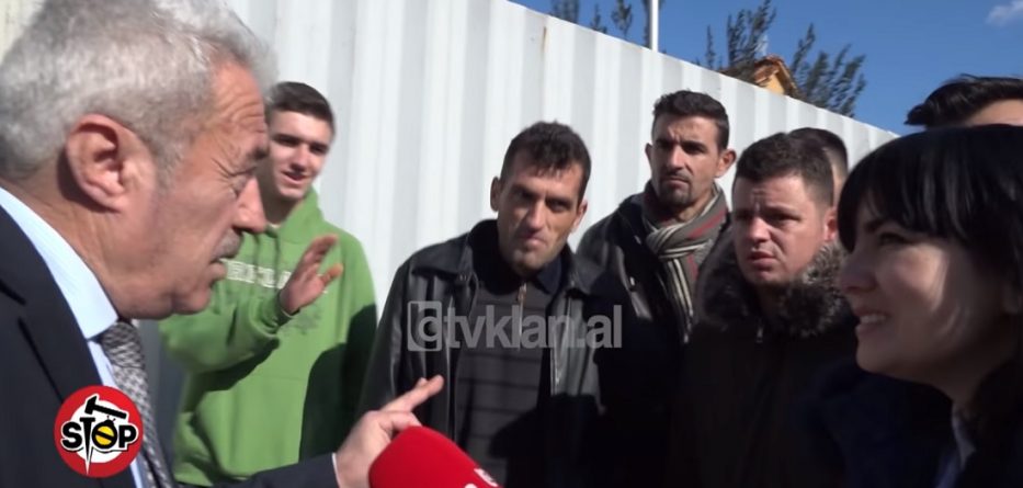 “Ju doni rritje rroge, s’doni të punoni!” Të rinjtë nga Durrësi debatojnë me kompaninë ku punojnë