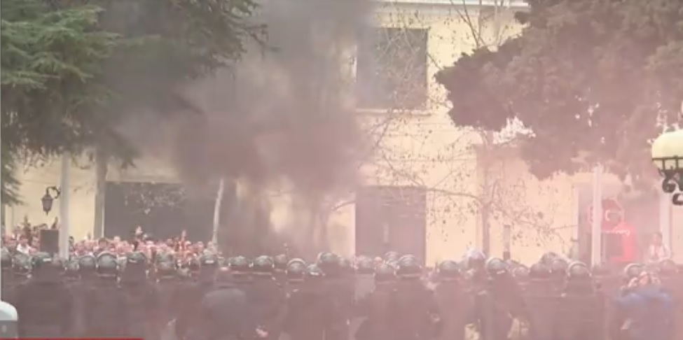 Basha sposton protestuesit te KQZ