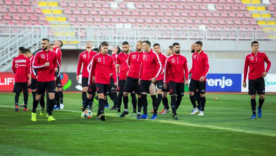 “Avullojnë” biletat, 1000 turq priten në stadiumin e Shkodrës