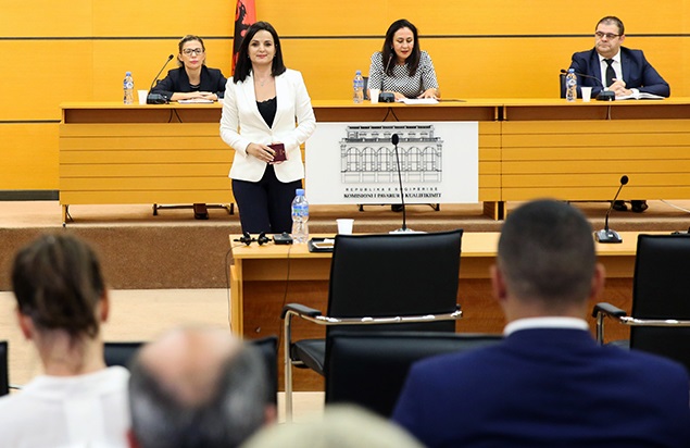 Shkarkimi i Sevdarit, Arta Marku thirrje për aplikime në KLP