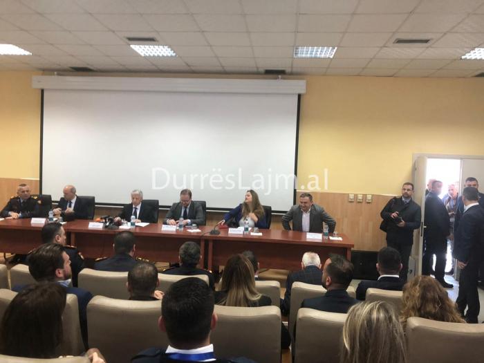 Ministri i Brendshëm Lleshaj mbërrin në Durrës, takim me agjencitë e Portit