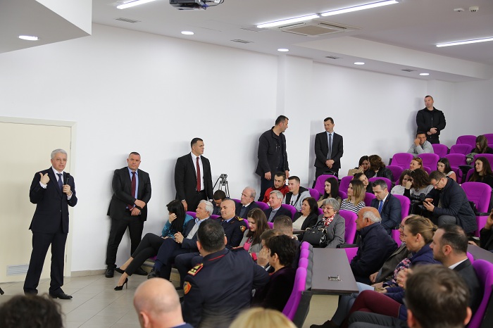 Ftesa e ministrit Lleshaj për studentët e universitetit të Durrësit për punësim sezonal në Port (VIDEO+FOTO)