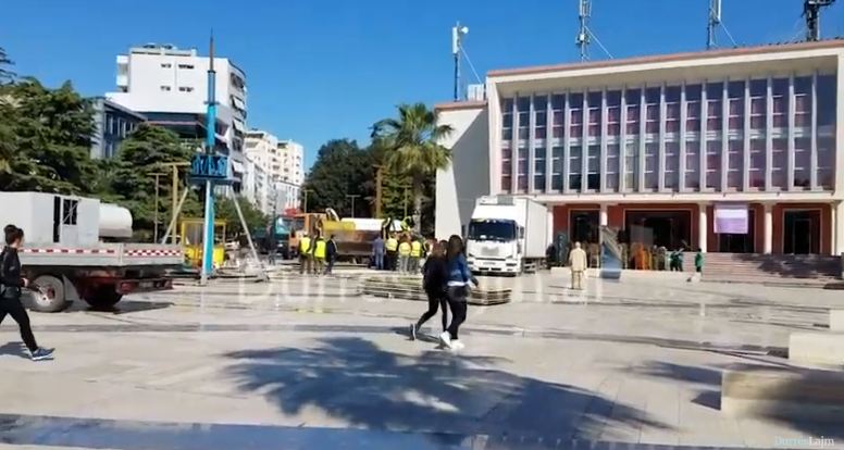 Ardhja e Ramës në Durrës vë në punë punonjësit e bashkisë, por penalizon fëmijët (VIDEO+FOTO)