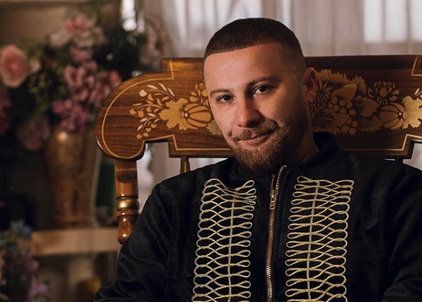 Reperi shqiptar për gazetarin britanik: Njeri i flliqur, mos i lini vend këtij rrenci