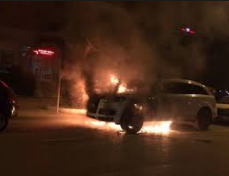 Shkrumbohet automjeti tip “Benz”, 2 persona në kërkim