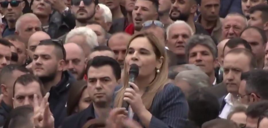 Kryemadhi-policëve: Mos njollosni duart, s’na tremb as plumbi