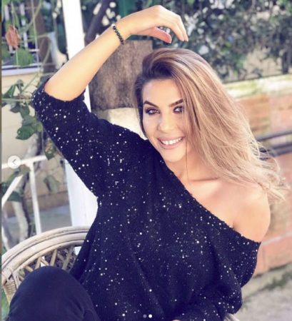 Olta Boka fejohet me djalin e ish-deputetit (FOTO)