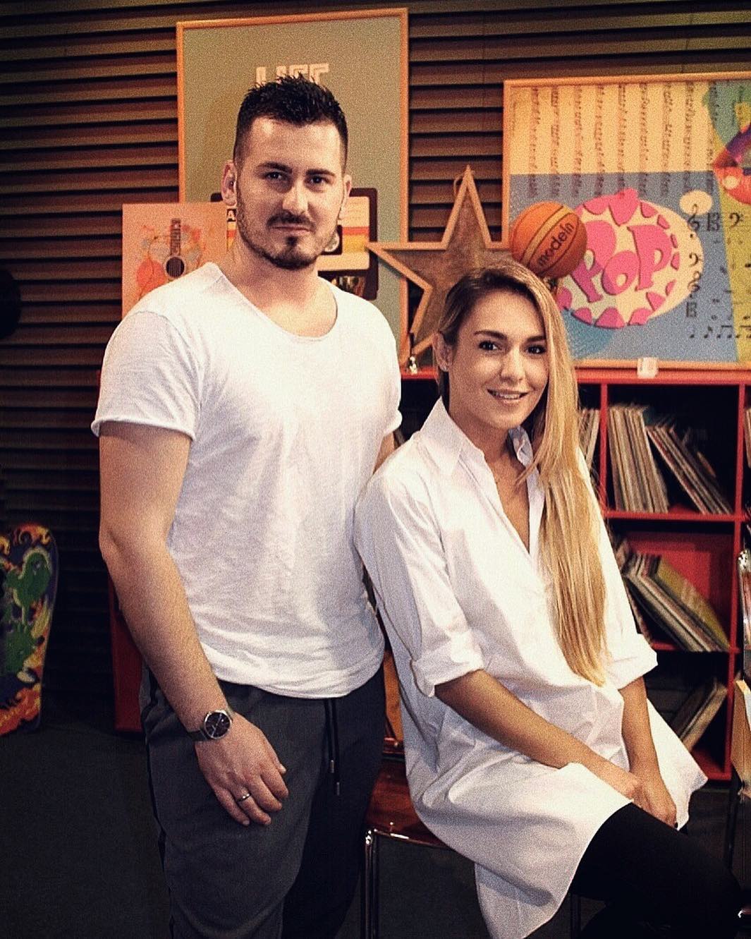 “E shikon veten në ndonjë film?”, moderatori i njohur habit me përgjigjen