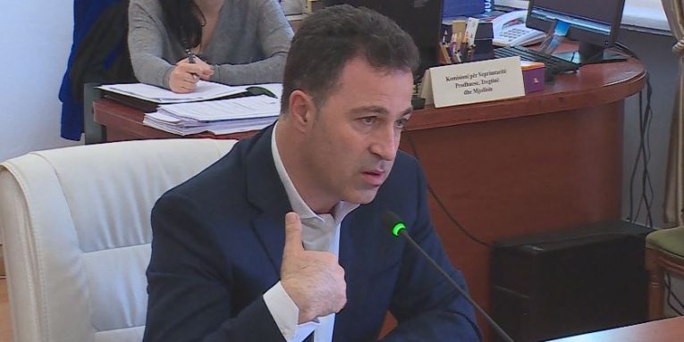 11 bashki kërkojnë të rrisin çmimin, Peleshi: Nuk rritet nëse ka efiçencë