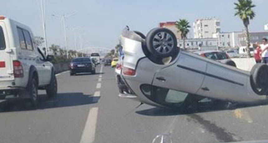 Përmbyset makina në autostradën Tiranë-Durrës