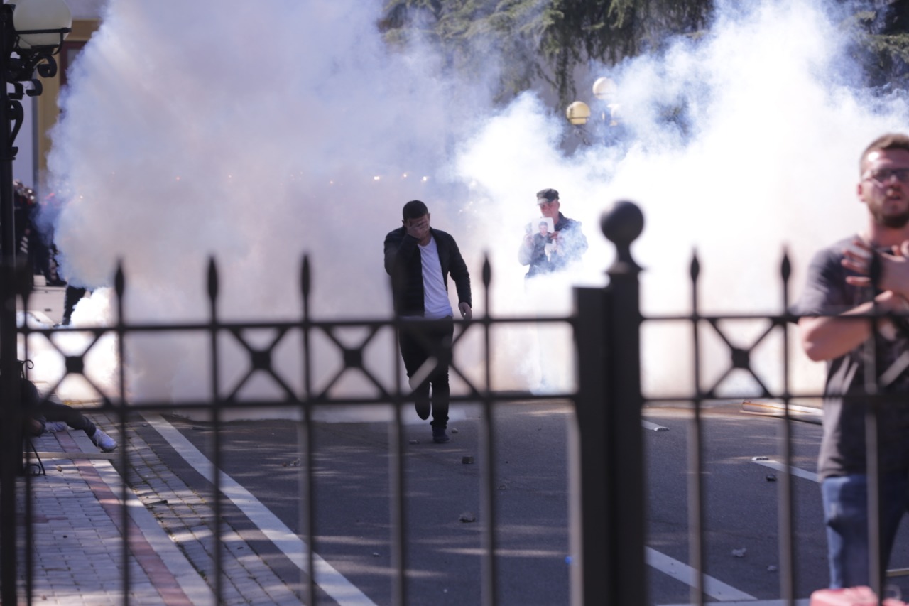 EMRAT/ Protesta e 16 marsit, Gjykata lë në burg 4 të arrestuarit, 10 me detyrim paraqitjeje