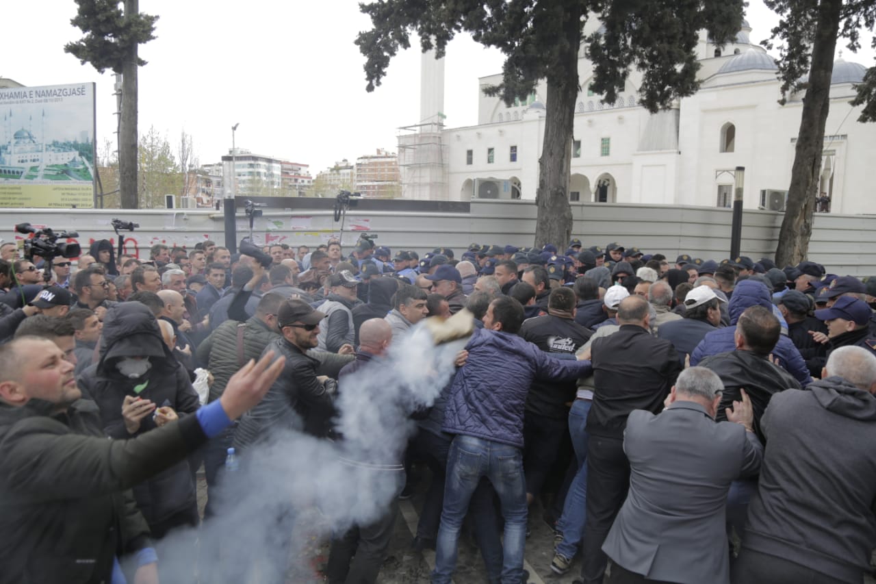 Basha: Rama, simbol i krizës ekonomike, mungesës së shpresës dhe mundësive