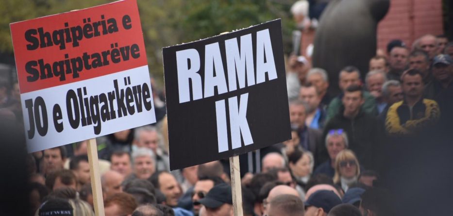 Përfundon pas 3 orësh protesta e opozitës