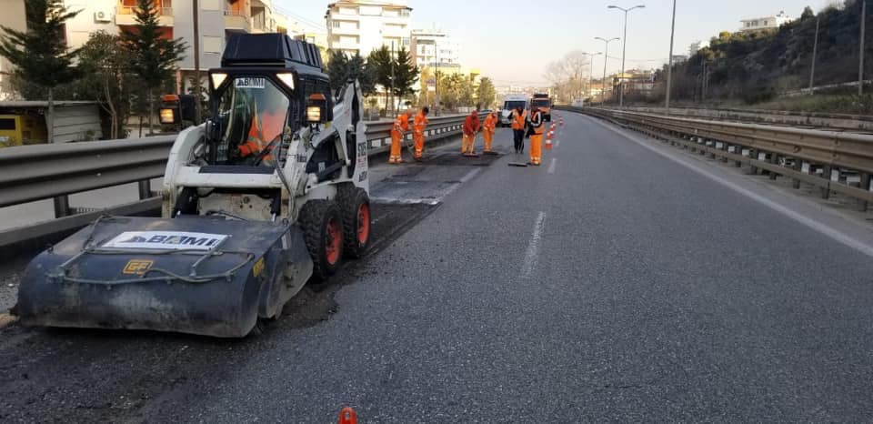Përfundon riparimi i pjesëve të dëmtuara të rrugës Plepa-Kavajë (FOTO)
