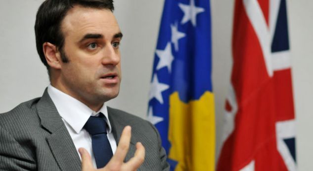 Ambasadori britanik në Kosovë apel politikës: Larg drejtësisë