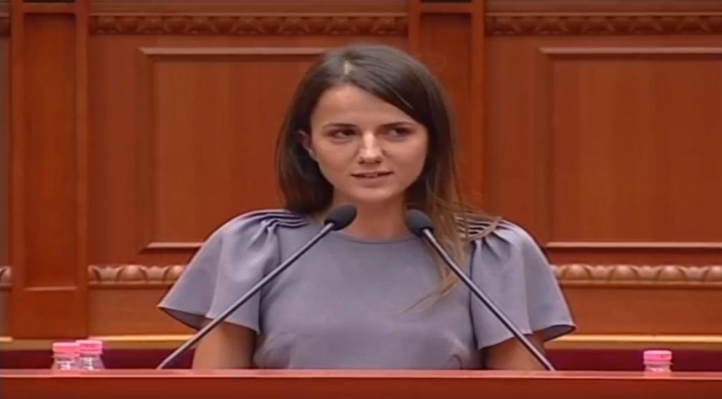 Vendimi i Rudina Hajdarit, Bardhi: S’përfaqëson PD-në në parlament