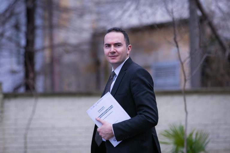 Përgjim+18/ Salianji: Si Alizoti urdhëron shefin e policisë në Fier (VIDEO)