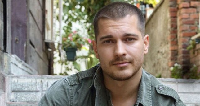 Aktori i njohur turk ndryshon tërësisht look