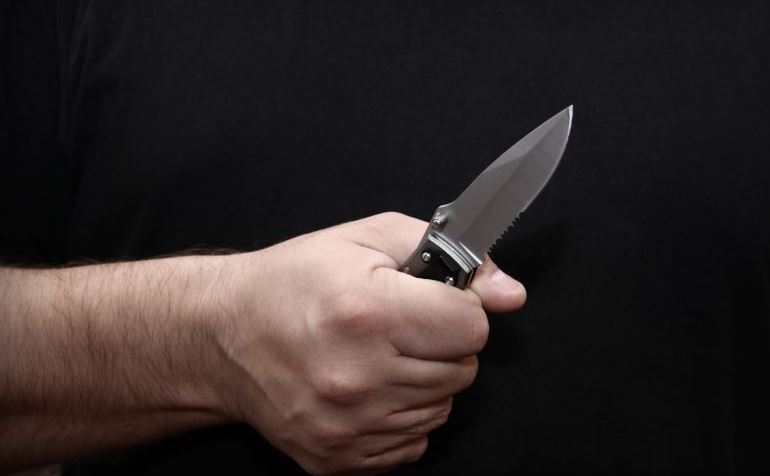 Sherr me thika, plagoset një 57-vjeçar