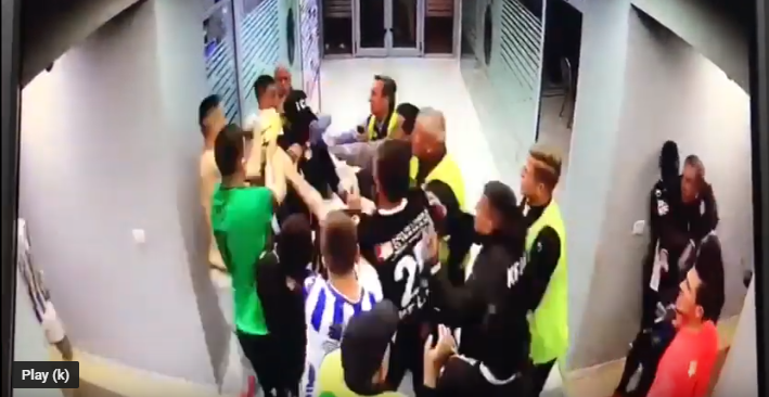 VIDEO/ Sherr e grushta mes lojtarëve të Tiranës dhe Laçit