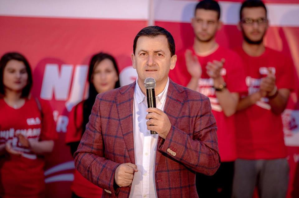 Vangjel Tavo ‘ngatërron’ emrin e babait dhe mbetet deputet