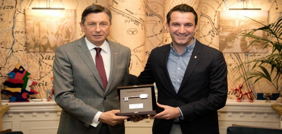 Veliaj i dhuron “Çelësin e Tiranës” Presidentit të Sllovenisë