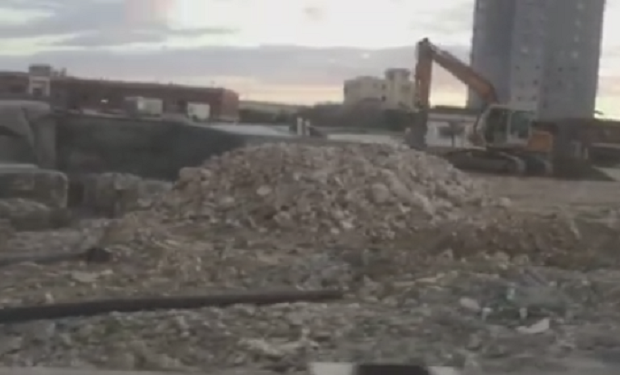 Denoncimi/ “Vangjush Dako shkatërron me eskavator historinë e Durrësit” (VIDEO)