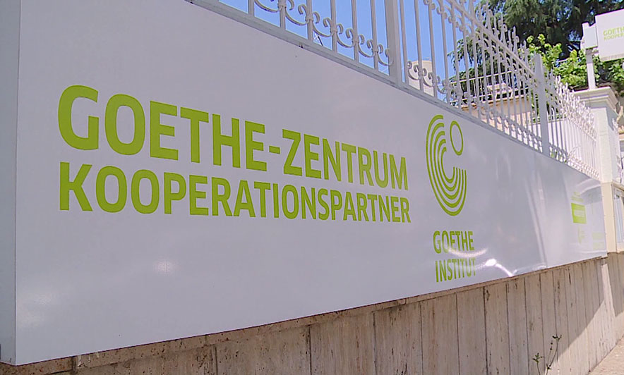 Të gjithë mësojnë gjermanisht, madje edhe radhë pritjeje për kurse