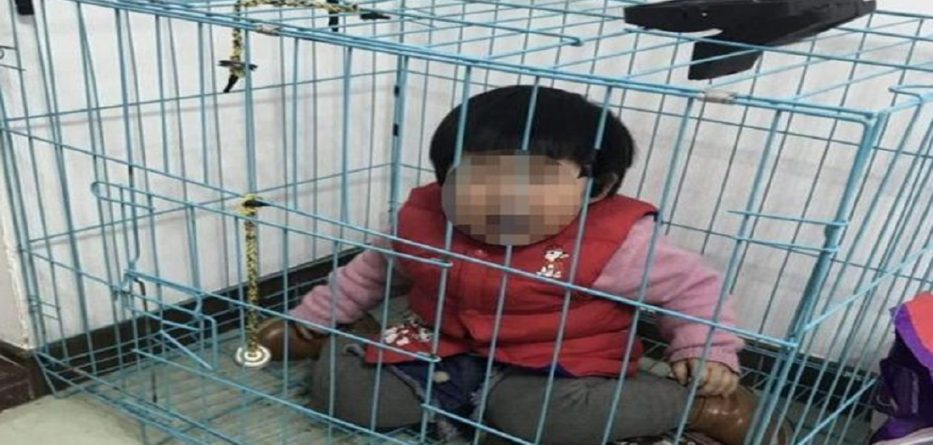 E rëndë/ Babai mbyll vajzën në kafaz