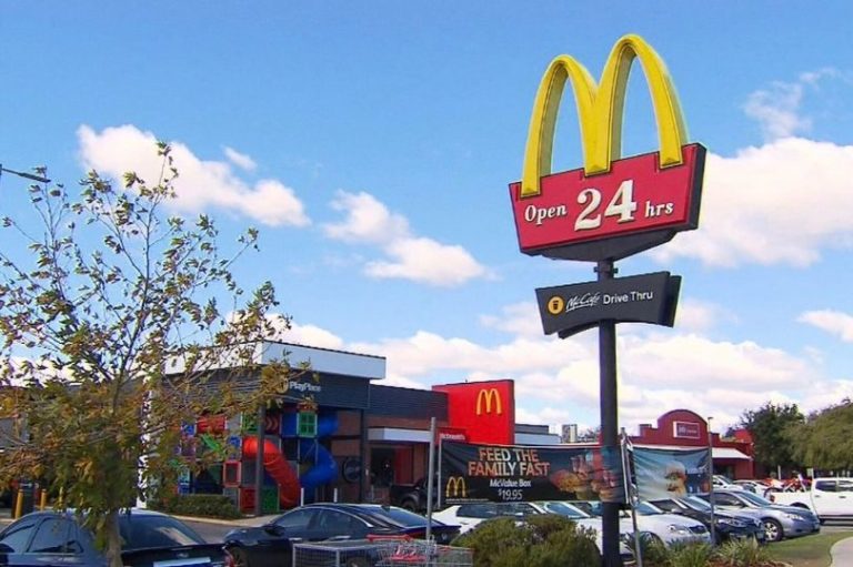 Skandal në McDonald’s, 2-vjeçarja gëlltit me ushqimin prezervativin e përdorur (FOTO)