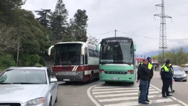Përplasje mes shoferëve në Gjirokastër, policia shoqëron pesë persona