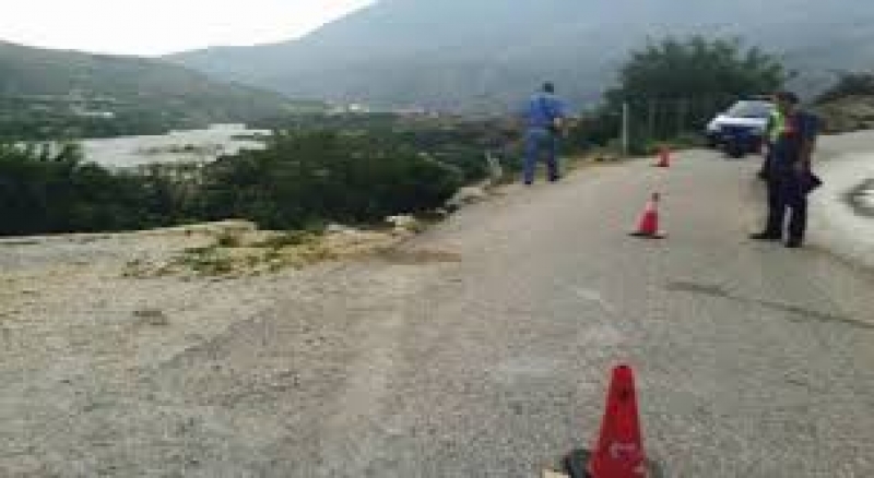 Aksidenti me makinën në greminë, vdes i ati i grabitësit të bankës