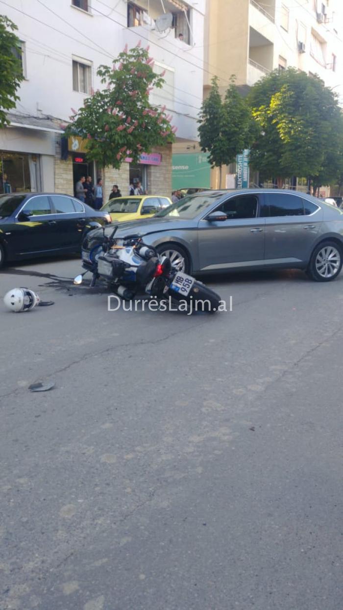 Durrës, plagoset polici, përplaset nga një automjet (FOTO)