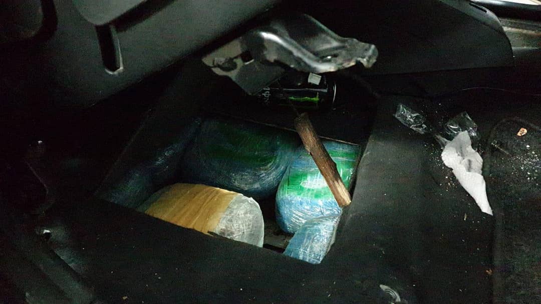 Tentoi të kalonte kufirin me 68 kg kanabis në makinë, arrestohet 38-vjeçari