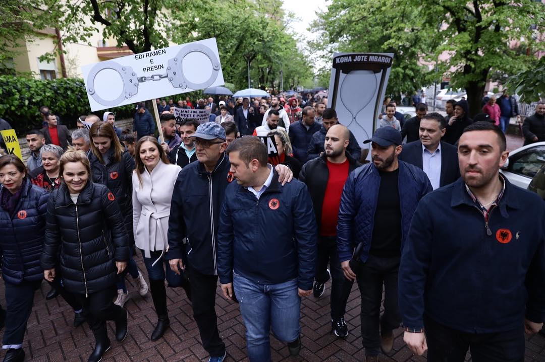 Ish-deputeti: Para gjykatës duhet të ishte Rama dhe Lleshaj, jo protestuesit