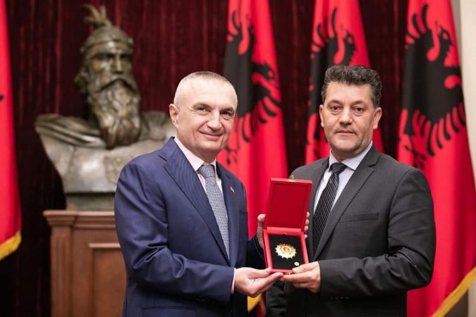 Meta dekoron “Atlantikun” me “Kalorës i Urdhrit të Flamurit”