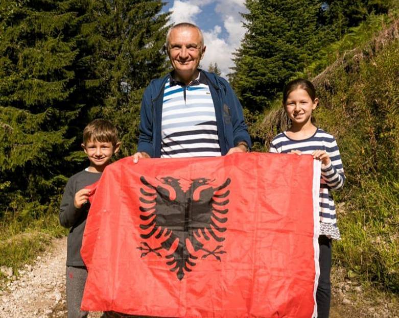 “Ndërtime pa kriter, regres që duhet të marrë fund”, Presidenti Meta mesazh në Ditën e Tokës