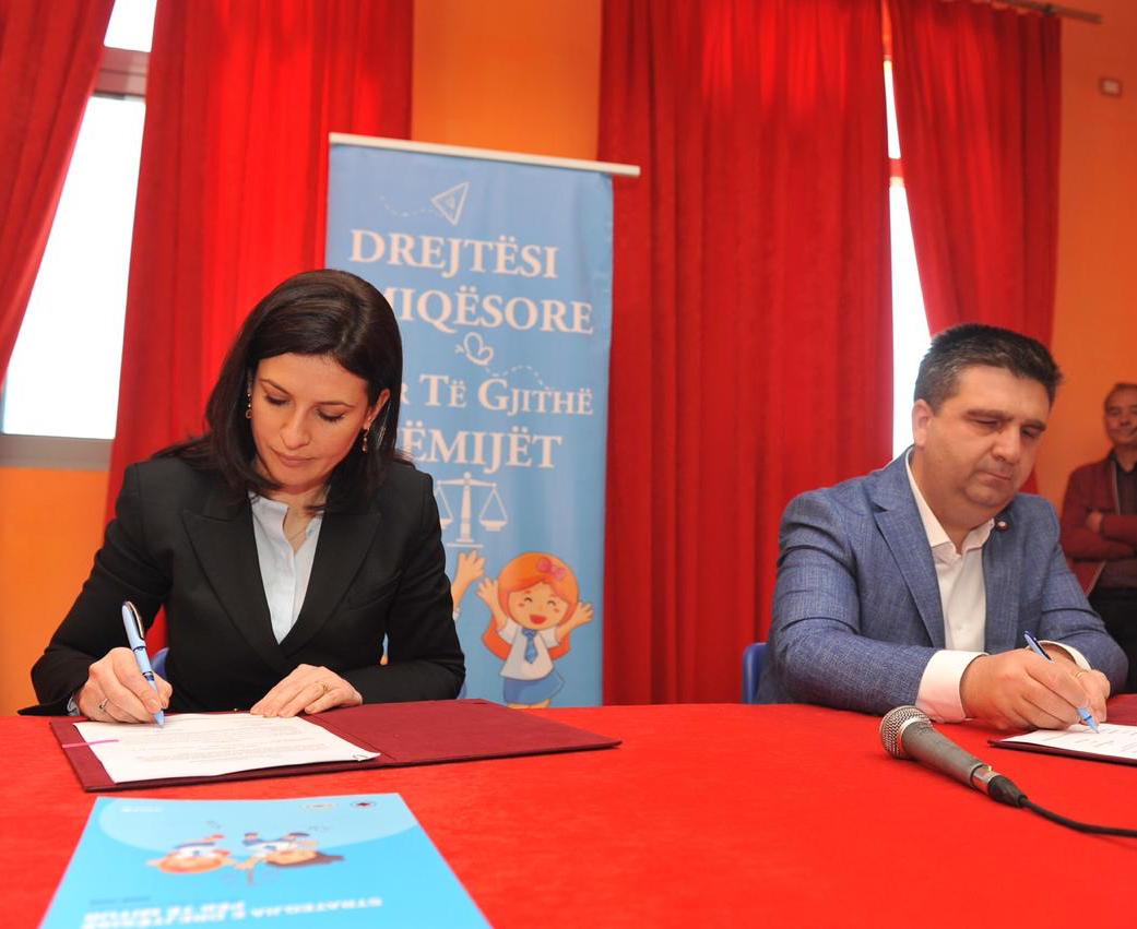 Firmoset marrëveshja, të miturit që kanë kryer vepra penale do të rehabilitohen në liri