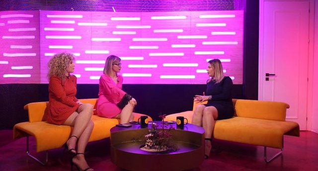 Dy gazetaret e njohura qenkan kushërira: Kjo është intervista ime e rehatshme