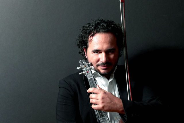 Kur do martohesh? Si përgjigjet violinisti i njohur durrsak